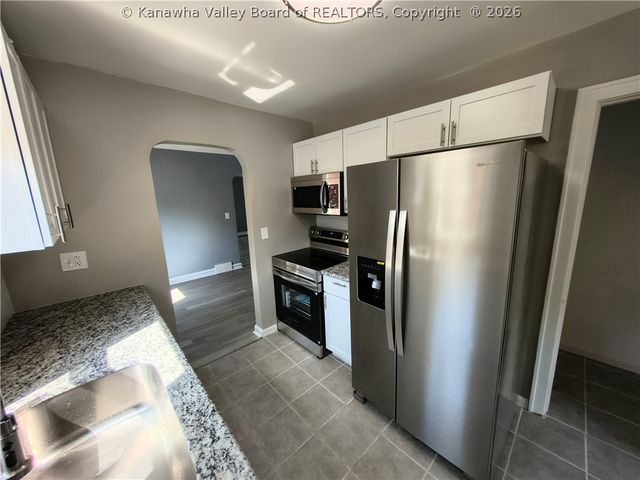 2925 Noyes Avenue, Charleston, WV 25304