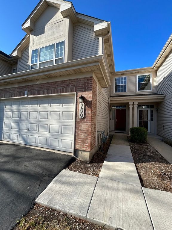 709 Riding Lane, St. Charles, IL 60174