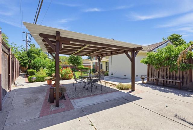 1091 Rockefeller Drive, Sunnyvale, CA 94087