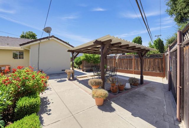 1091 Rockefeller Drive, Sunnyvale, CA 94087