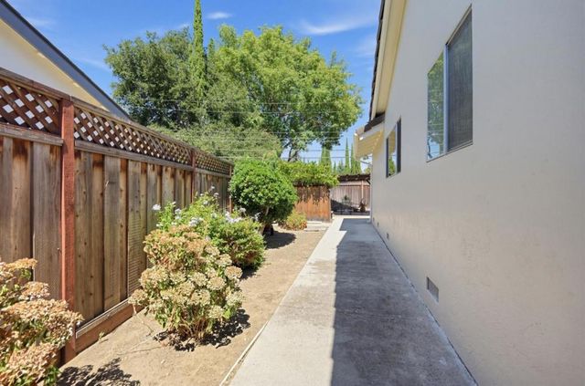 1091 Rockefeller Drive, Sunnyvale, CA 94087