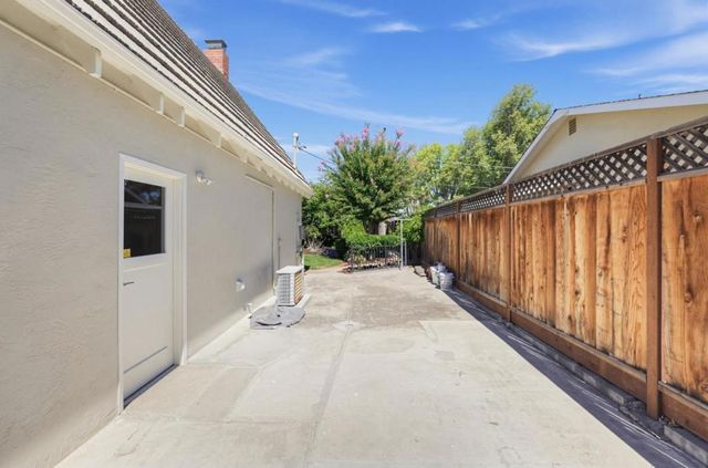 1091 Rockefeller Drive, Sunnyvale, CA 94087