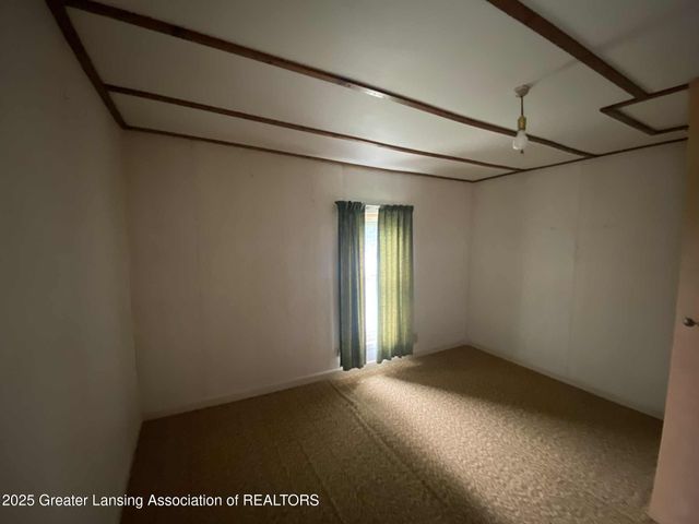 407 S Woodhull Road, Laingsburg, MI 48848