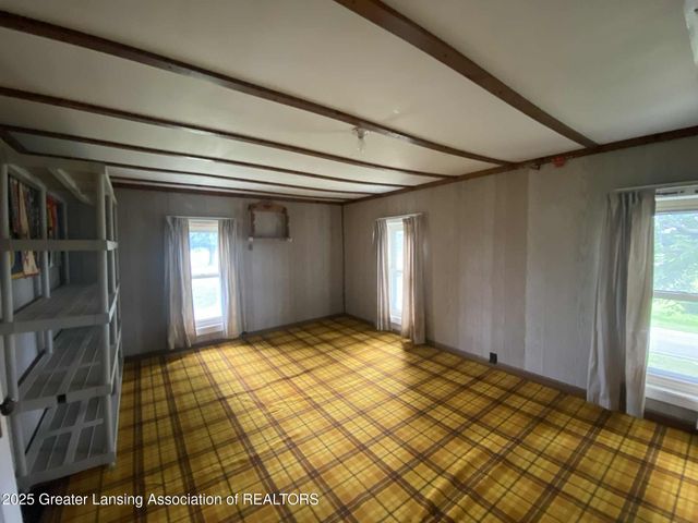 407 S Woodhull Road, Laingsburg, MI 48848