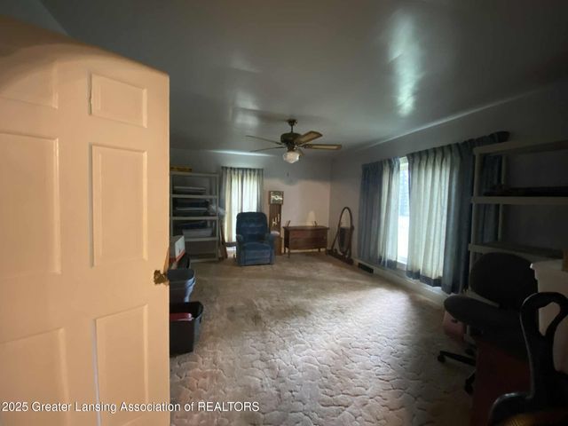 407 S Woodhull Road, Laingsburg, MI 48848