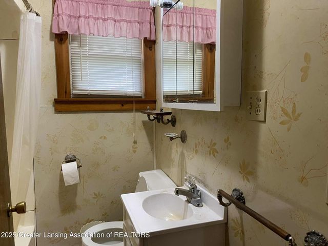 407 S Woodhull Road, Laingsburg, MI 48848