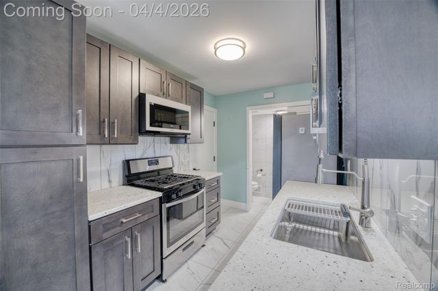 23532 Stonehenge Boulevard, Novi, MI 48375