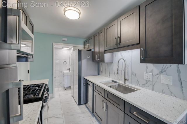 23532 Stonehenge Boulevard, Novi, MI 48375