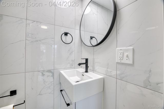 23532 Stonehenge Boulevard, Novi, MI 48375