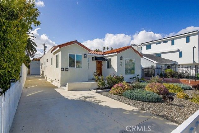 2131 S Cloverdale, Los Angeles, CA 90016