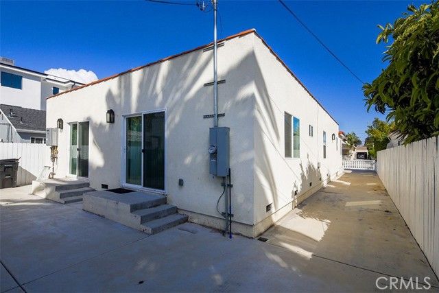 2131 S Cloverdale, Los Angeles, CA 90016