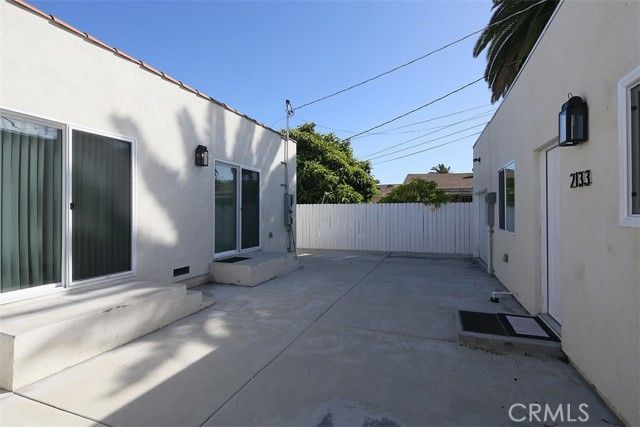 2131 S Cloverdale, Los Angeles, CA 90016