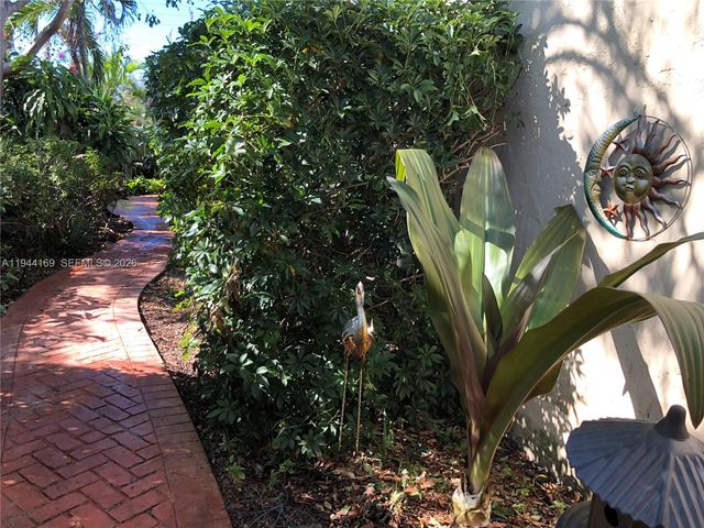 13636 SW 102nd Ln, Miami, FL 33186