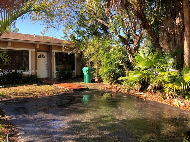 13636 SW 102nd Ln, Miami, FL 33186