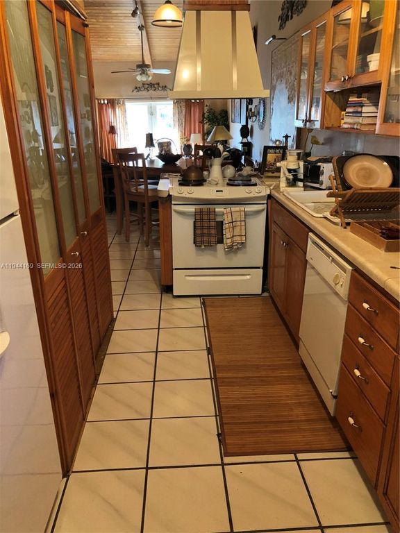 13636 SW 102nd Ln, Miami, FL 33186