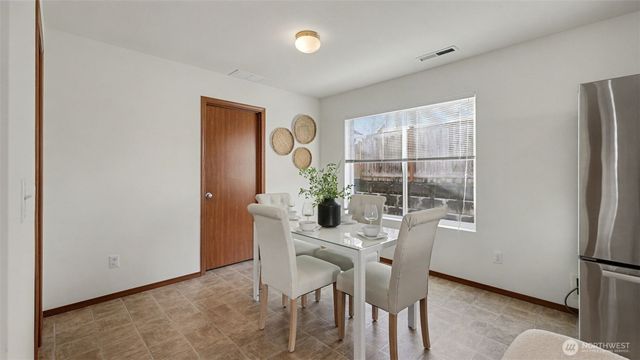 21470 SE 299TH Way, Kent, WA 98042