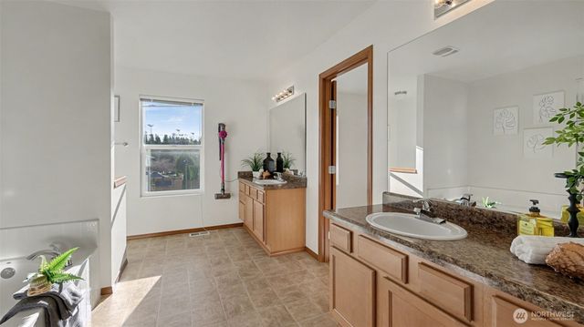 21470 SE 299TH Way, Kent, WA 98042