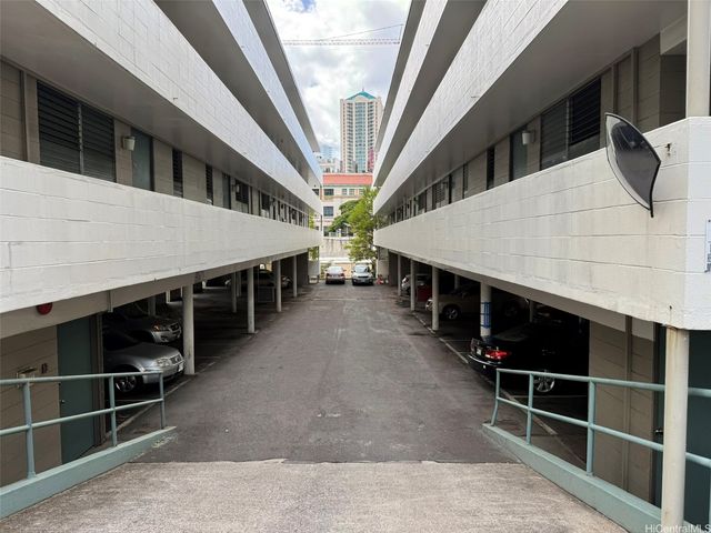 747 Kinau Street 14, Honolulu, HI 96813
