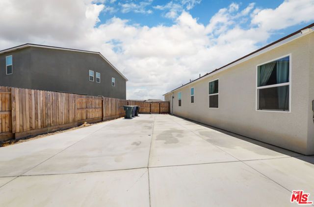 7700 Nigu River Street, Bakersfield, CA 93311