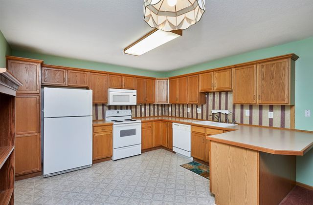 220 W Clay Street, Osceola, IA 50213