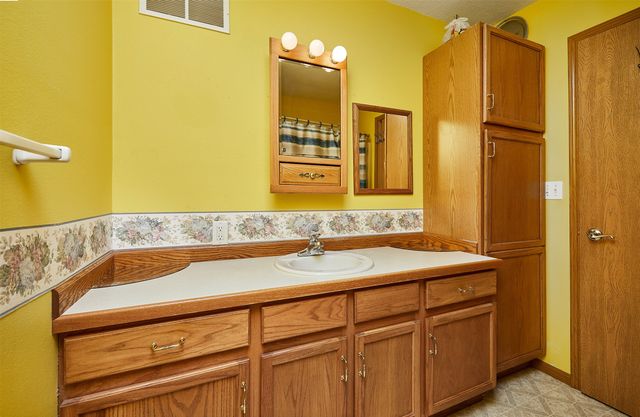 220 W Clay Street, Osceola, IA 50213