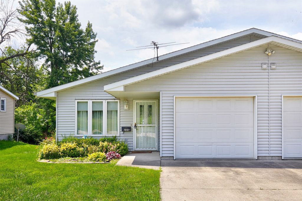 220 W Clay Street, Osceola, IA 50213