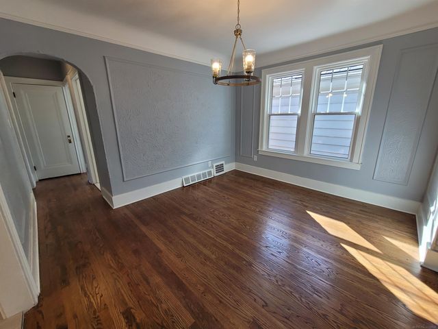 1146 Lakepointe Street, Grosse Pointe, MI 48230