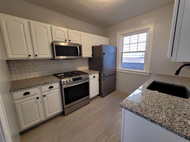 1146 Lakepointe Street, Grosse Pointe, MI 48230