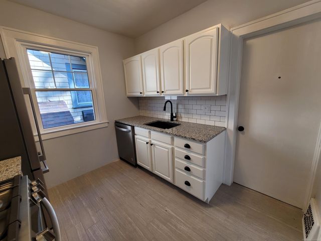 1146 Lakepointe Street, Grosse Pointe, MI 48230