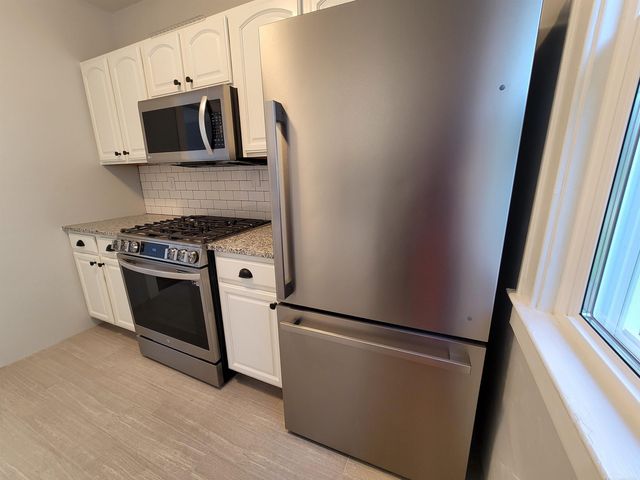 1146 Lakepointe Street, Grosse Pointe, MI 48230