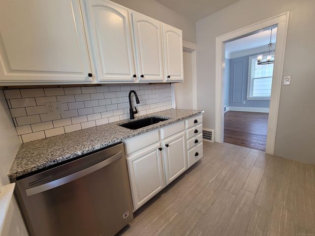 1146 Lakepointe Street, Grosse Pointe, MI 48230