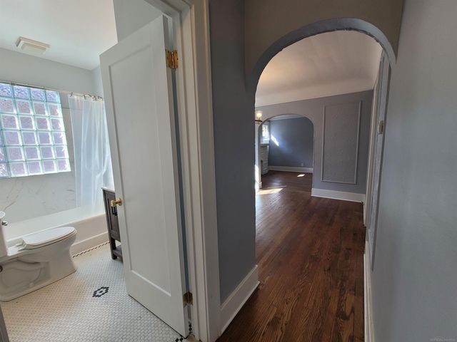 1146 Lakepointe Street, Grosse Pointe, MI 48230