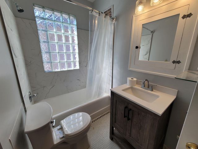 1146 Lakepointe Street, Grosse Pointe, MI 48230