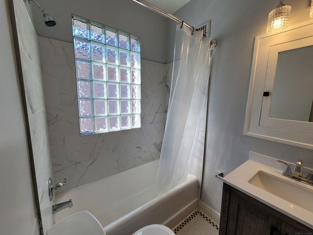 1146 Lakepointe Street, Grosse Pointe, MI 48230