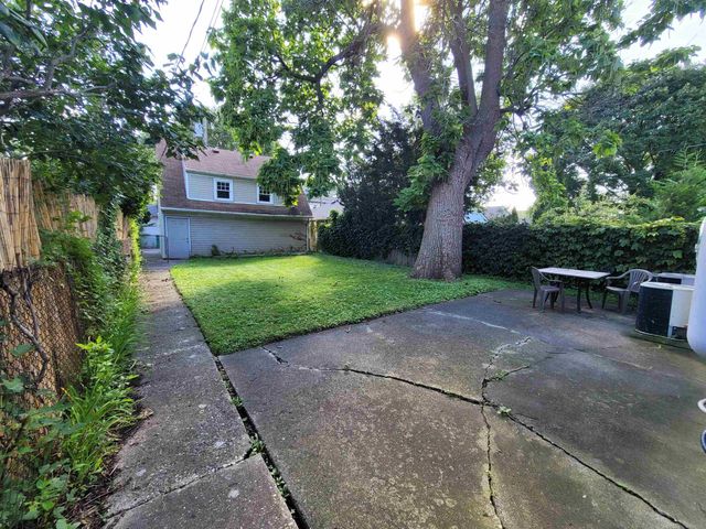 1146 Lakepointe Street, Grosse Pointe, MI 48230