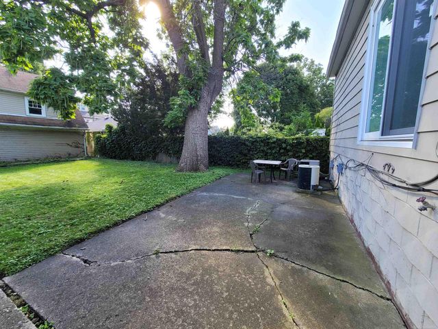1146 Lakepointe Street, Grosse Pointe, MI 48230