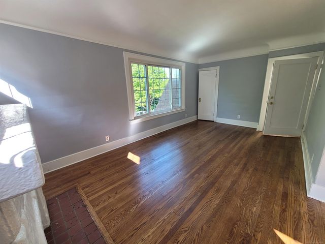 1146 Lakepointe Street, Grosse Pointe, MI 48230