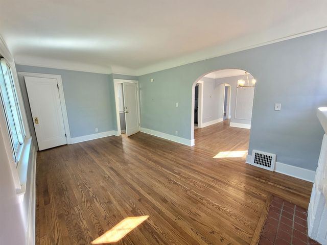 1146 Lakepointe Street, Grosse Pointe, MI 48230