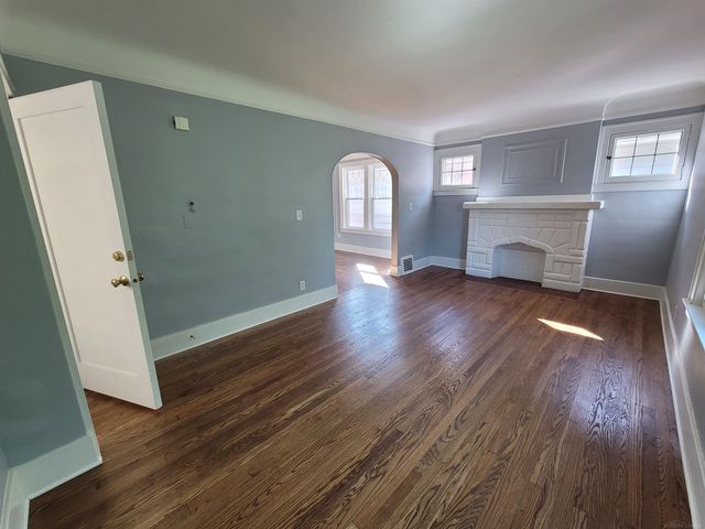 1146 Lakepointe Street, Grosse Pointe, MI 48230