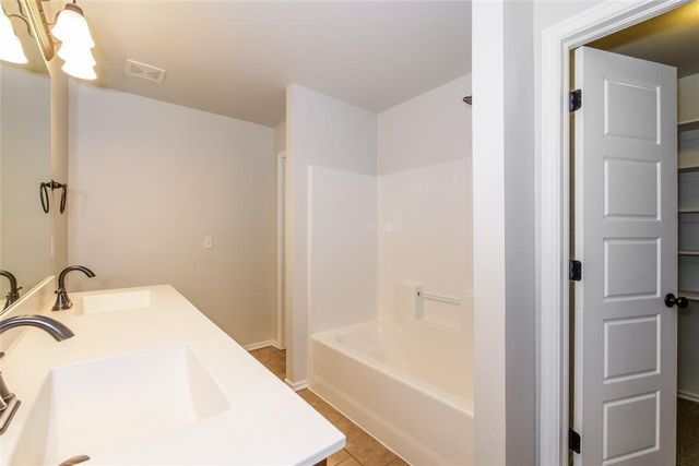 1338 Selborne Place, Yukon, OK 73099