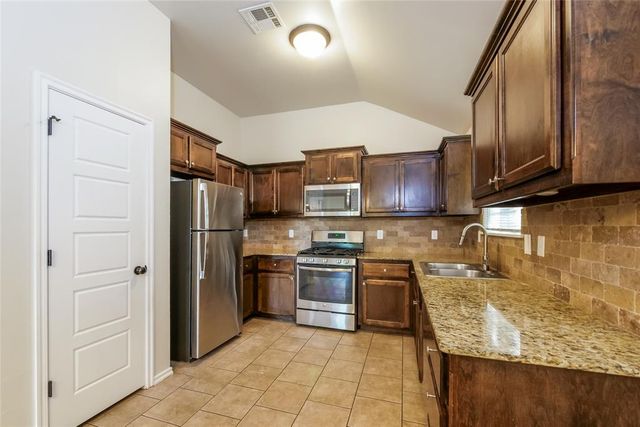 1338 Selborne Place, Yukon, OK 73099