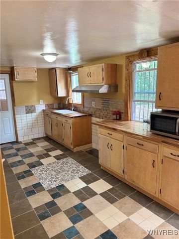 1739 Lockport Street, Niagara Falls, NY 14305