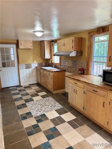 1739 Lockport Street, Niagara Falls, NY 14305