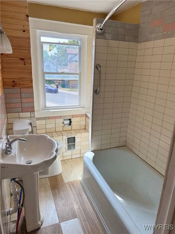 1739 Lockport Street, Niagara Falls, NY 14305