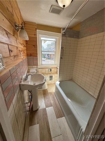 1739 Lockport Street, Niagara Falls, NY 14305