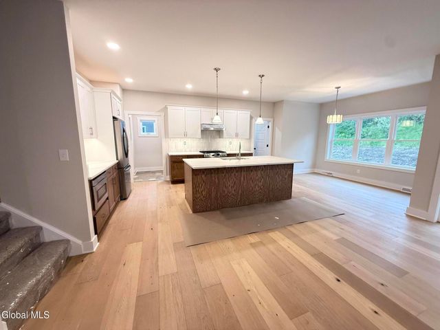18 Quail Run, Voorheesville, NY 12186