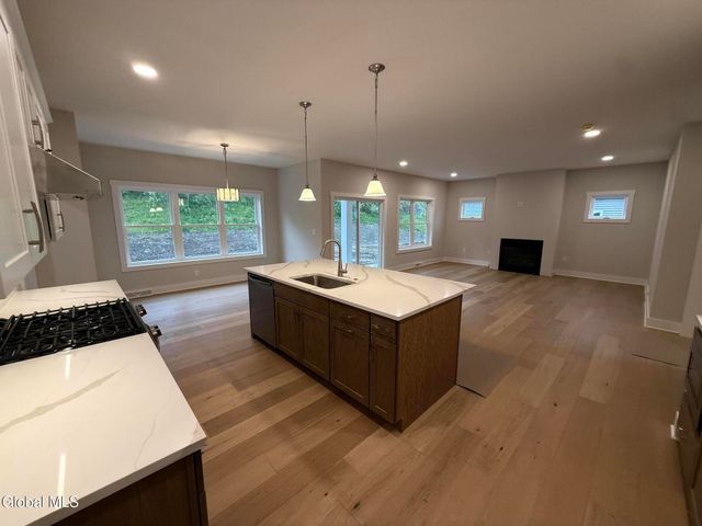 18 Quail Run, Voorheesville, NY 12186