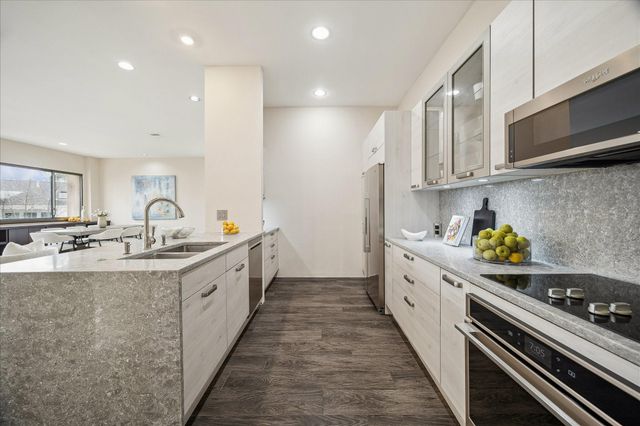 49 Briar Hollow Lane 103, Houston, TX 77027