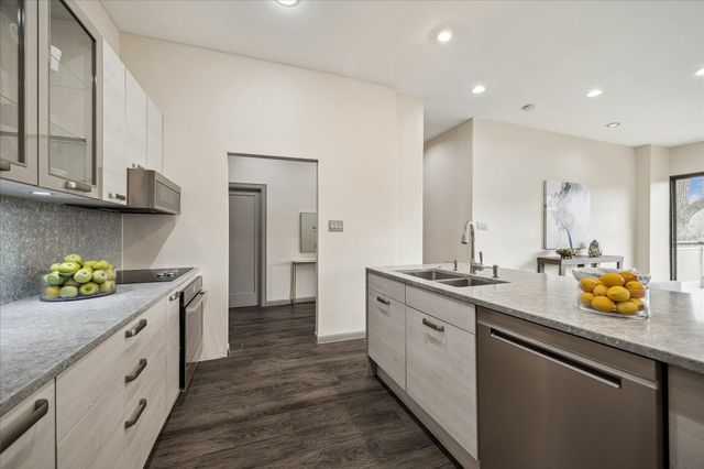 49 Briar Hollow Lane 103, Houston, TX 77027