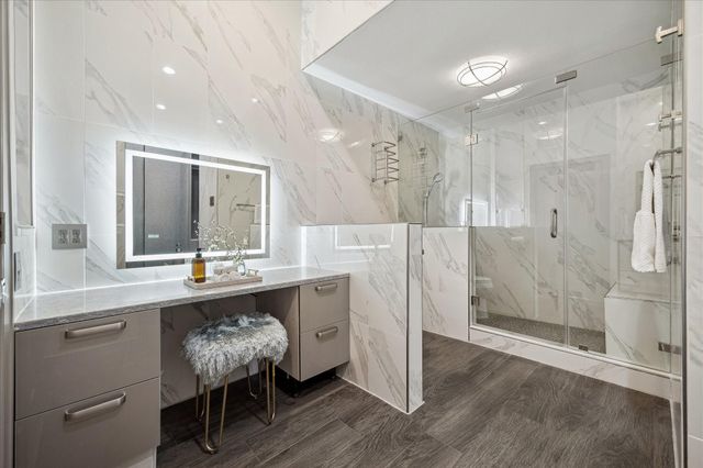 49 Briar Hollow Lane 103, Houston, TX 77027